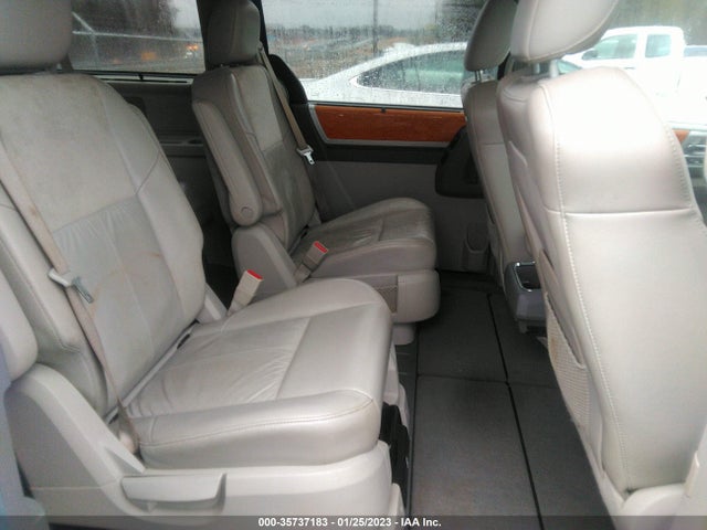 2A8HR64X98R143218 Chrysler Town & Country Limited