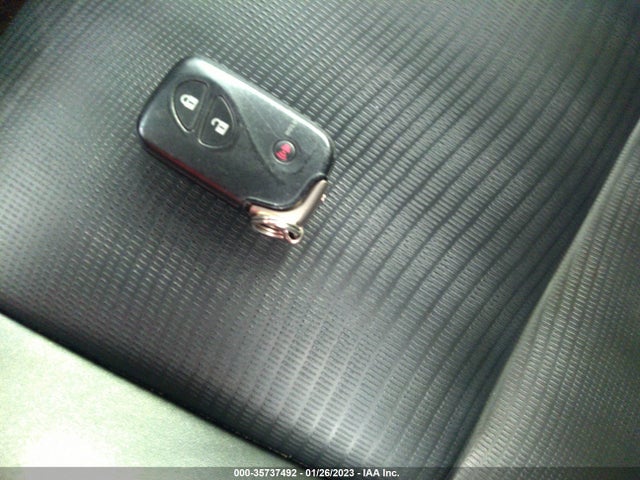 Lexus CT 200H 2012 JTHKD5BH9C2110744 Image 11