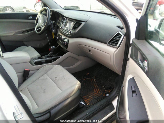 2017 HYUNDAI TUCSON SE VIN: KM8J3CA44HU375498