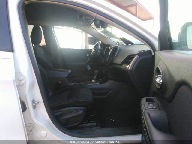1C4PJMCS7GW103598 Jeep Cherokee Altitude