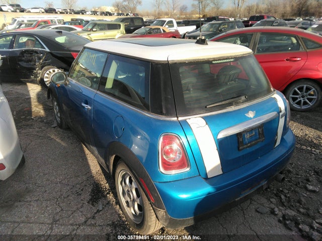 2011 MINI COOPER WMWSU3C59BT183967 Photo 2