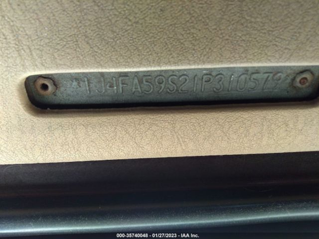 1J4FA59S21P310579 Jeep Wrangler Sahara