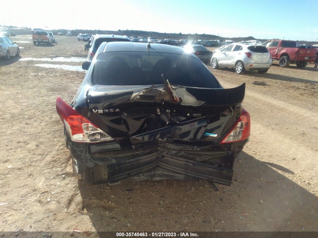 2015 Nissan Versa, VIN: 3N1CN7AP1FL828852