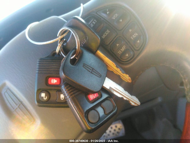 Lincoln Navigator 2001 5LMFU28R71LJ27074 Image 3