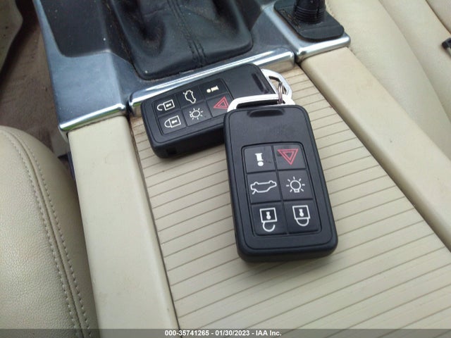 2015 Volvo V60, VIN: YV1612SC7F1207542