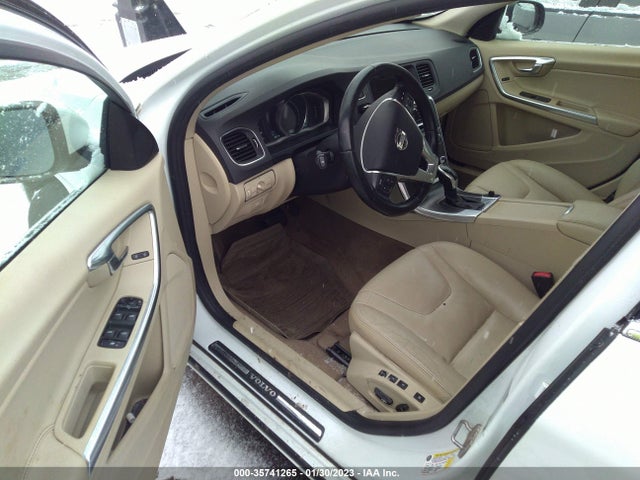 2015 Volvo V60, VIN: YV1612SC7F1207542