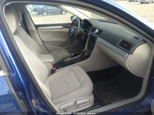 2017 Volkswagen Passat, VIN: 1VWAT7A31HC068084