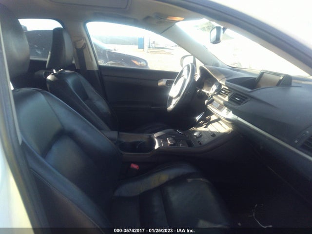 JTHKD5BH3B2022142 Lexus CT 200H