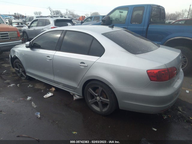 2011 VOLKSWAGEN JETTA SEDAN SE W/CONVENIENCE PZEV VIN: 3VWDZ7AJ2BM315502