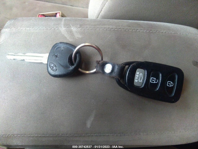 2009 HYUNDAI ELANTRA GLS VIN: KMHDU46DX9U674875