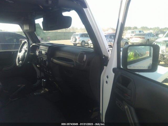 2014 JEEP WRANGLER UNLIMITED SPORT VIN: 1C4BJWDG5EL158095