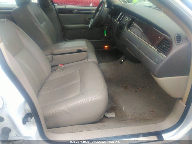 Lincoln Town Car 2006 1LNHM82V66Y629797 Image 6