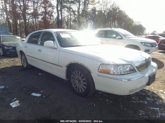 Lincoln Town Car Signature 2005 1LNHM81W35Y622427 главное изображение