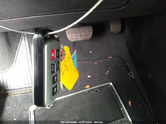 Toyota Sienna 2019 5TDYZ3DCXKS999273 Image 3