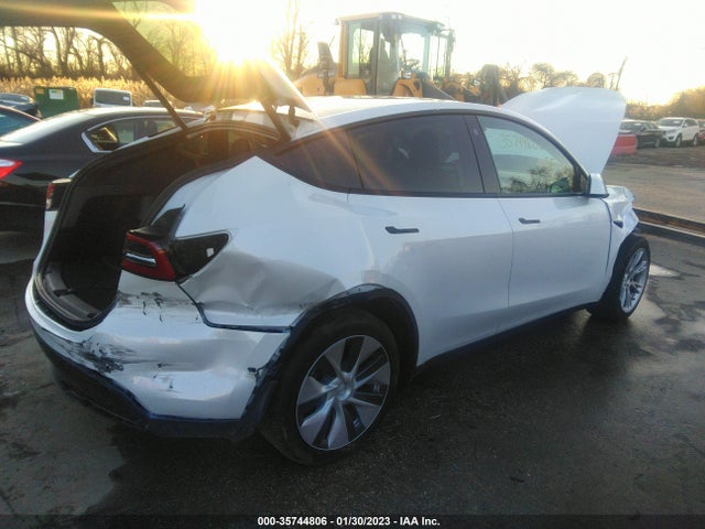Tesla Model Y Long Range 2022 7SAYGDEE0NF435624 Image 4