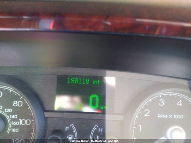 2008 LINCOLN TOWN CAR LIMITED VIN: 2LNHM82V58X637053
