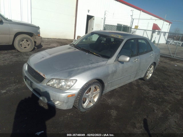 Lexus IS 300 2002 JTHBD192020047330 Image 2