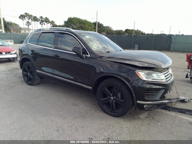 2017 Volkswagen Touareg, VIN: WVGRF7BP4HD004268