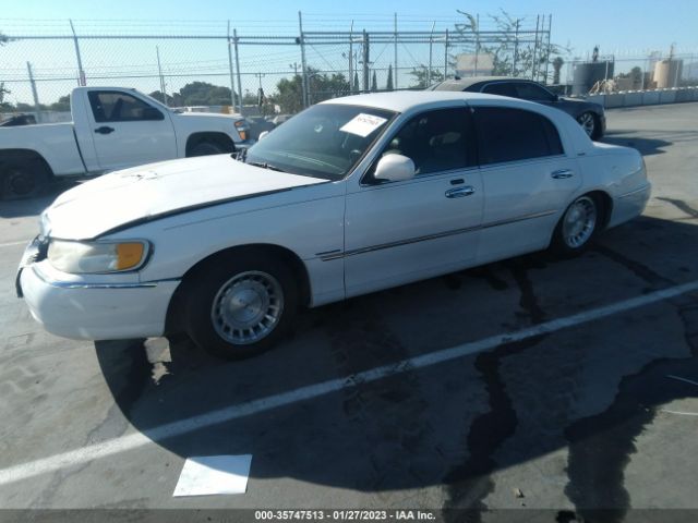 1LNHM81W5XY678534 Lincoln Town Car Executive