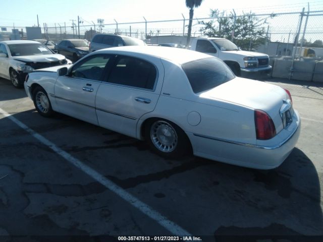 1LNHM81W5XY678534 Lincoln Town Car Executive