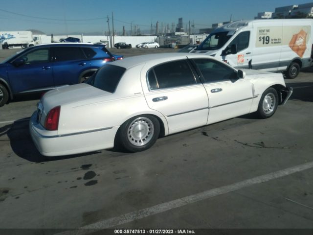 1LNHM81W5XY678534 Lincoln Town Car Executive