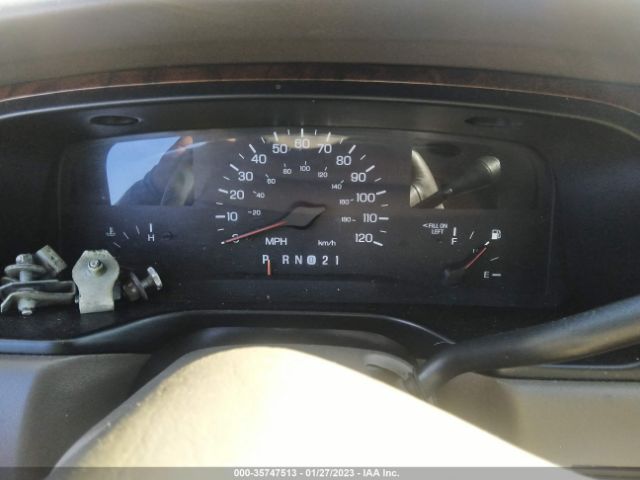 1LNHM81W5XY678534 Lincoln Town Car Executive