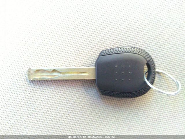 KNDMB5C13F6052323 KIA SEDONA LX