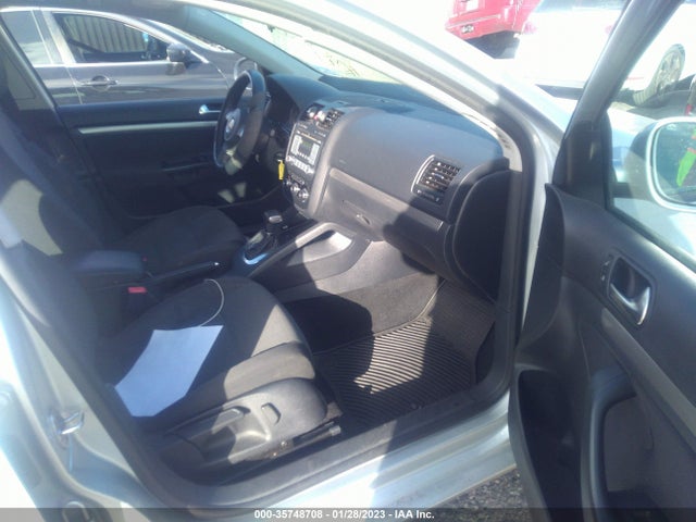 3VWJZ7AJXAM064018 Volkswagen Jetta Sedan S