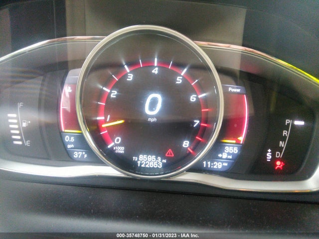 2016 VOLVO XC60 T5 PREMIER VIN: YV4612RK8G2843494
