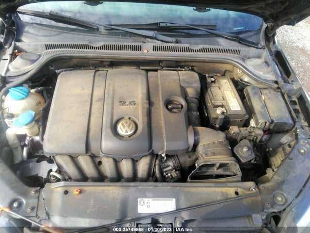 2011 VOLKSWAGEN JETTA SEDAN SE W/CONVENIENCE PZEV VIN: 3VWDZ7AJ2BM328265