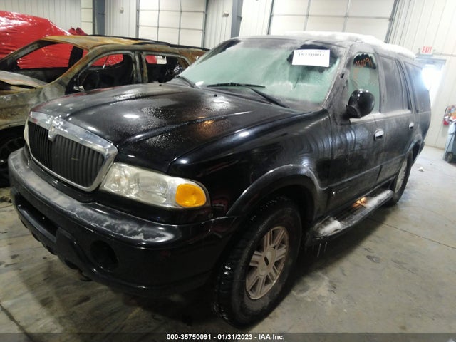 Lincoln Navigator 2002 5LMFU28R82LJ11080 Image 2