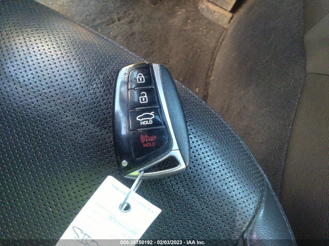 2016 Hyundai Genesis, VIN: KMHGN4JE3GU121332