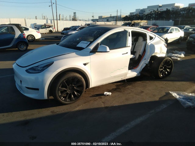 Tesla Model Y Long Range 2021 5YJYGDEE1MF158509 Image 2
