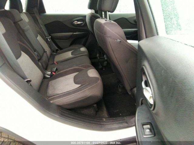 1C4PJMAB5GW112450 Jeep Cherokee Sport