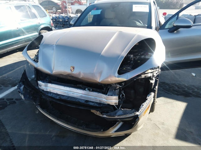 2018 Porsche Macan, VIN: WP1AA2A50JLB01982