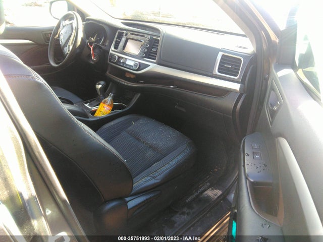 Toyota Highlander Le 2015 5TDBKRFH7FS112627 Image 6