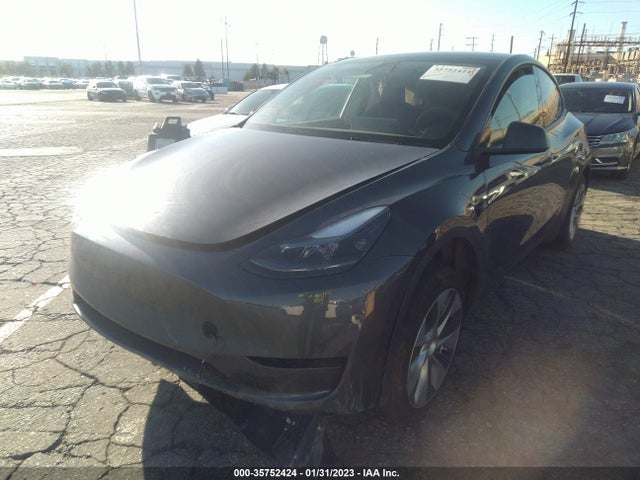 Tesla Model Y Long Range 2023 7SAYGAEE6PF596397 Image 2