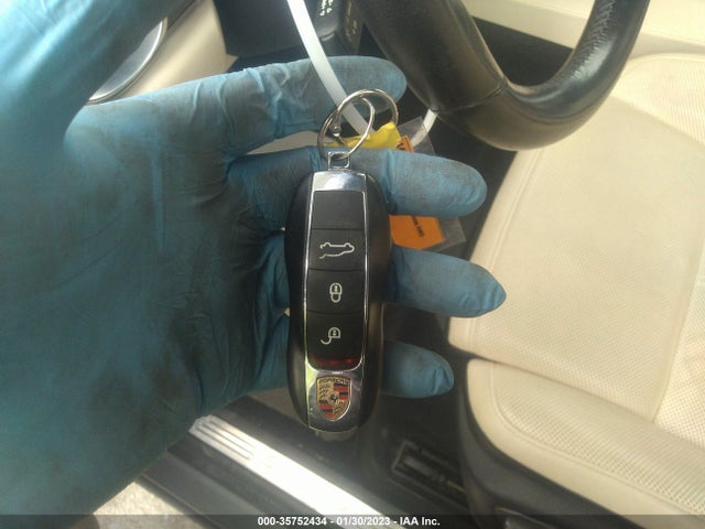 2016 Porsche Cayenne, VIN: WP1AA2A28GKA09037