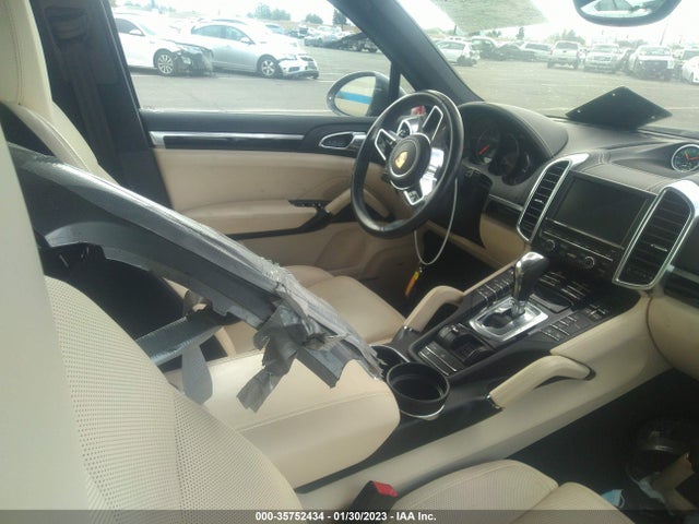2016 Porsche Cayenne, VIN: WP1AA2A28GKA09037