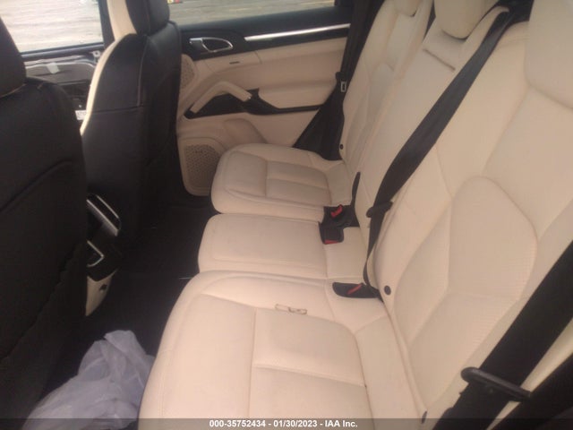 2016 Porsche Cayenne, VIN: WP1AA2A28GKA09037