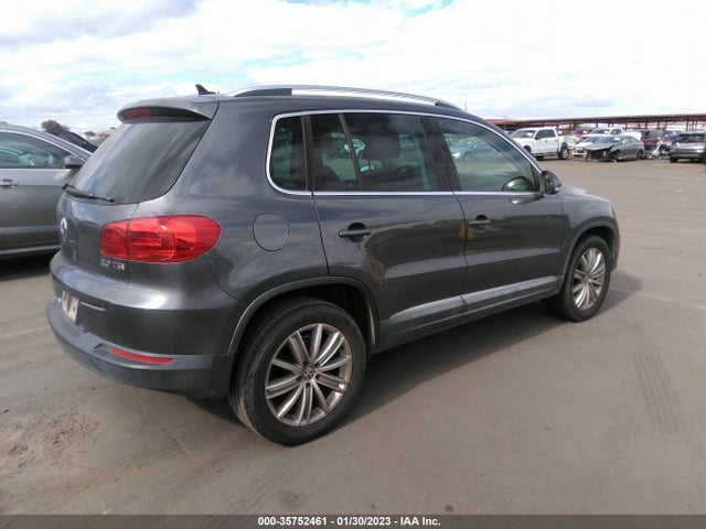 2013 VOLKSWAGEN TIGUAN SE W/SUNROOF & NAV VIN: WVGAV7AX7DW001493