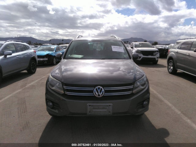 2013 VOLKSWAGEN TIGUAN SE W/SUNROOF & NAV VIN: WVGAV7AX7DW001493