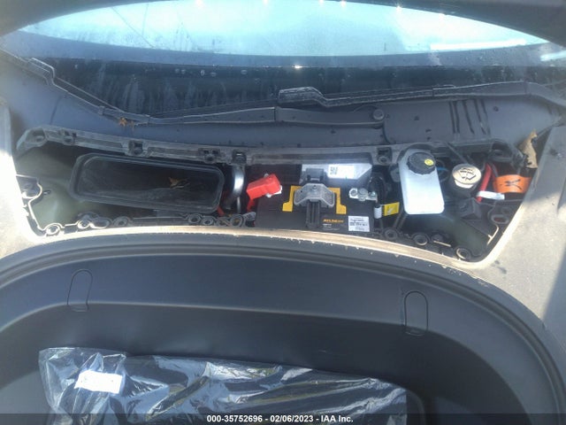 2019 Tesla 3, VIN: 5YJ3E1EB7KF390727