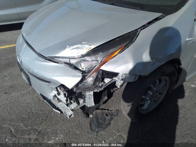 Toyota Prius Two 2016 JTDKBRFU6G3506474 Image 6