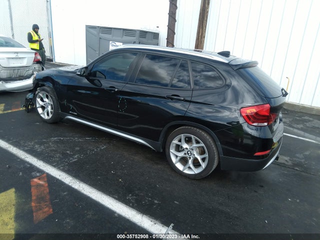 35752908 :رقم المزاد ، WBAVM1C54FV318199 vin ، 2015 Bmw X1 Sdrive28i مزاد بيع