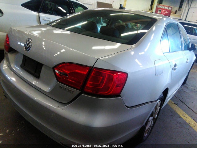3VWDP7AJ3CM405507 Volkswagen Jetta Sedan Se W