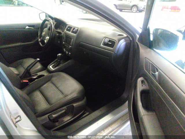 3VWDP7AJ3CM405507 Volkswagen Jetta Sedan Se W
