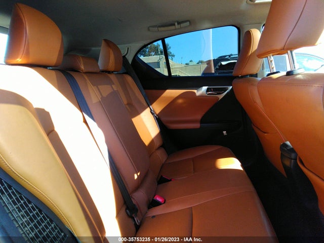 Lexus CT 200H 2012 JTHKD5BH9C2090205 Image 8