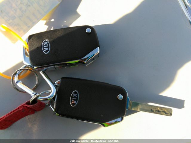 KNDEUCAA7M7115758 KIA SELTOS S