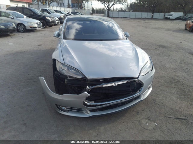 2015 Tesla Model S, VIN: 5YJSA1H21FFP66377